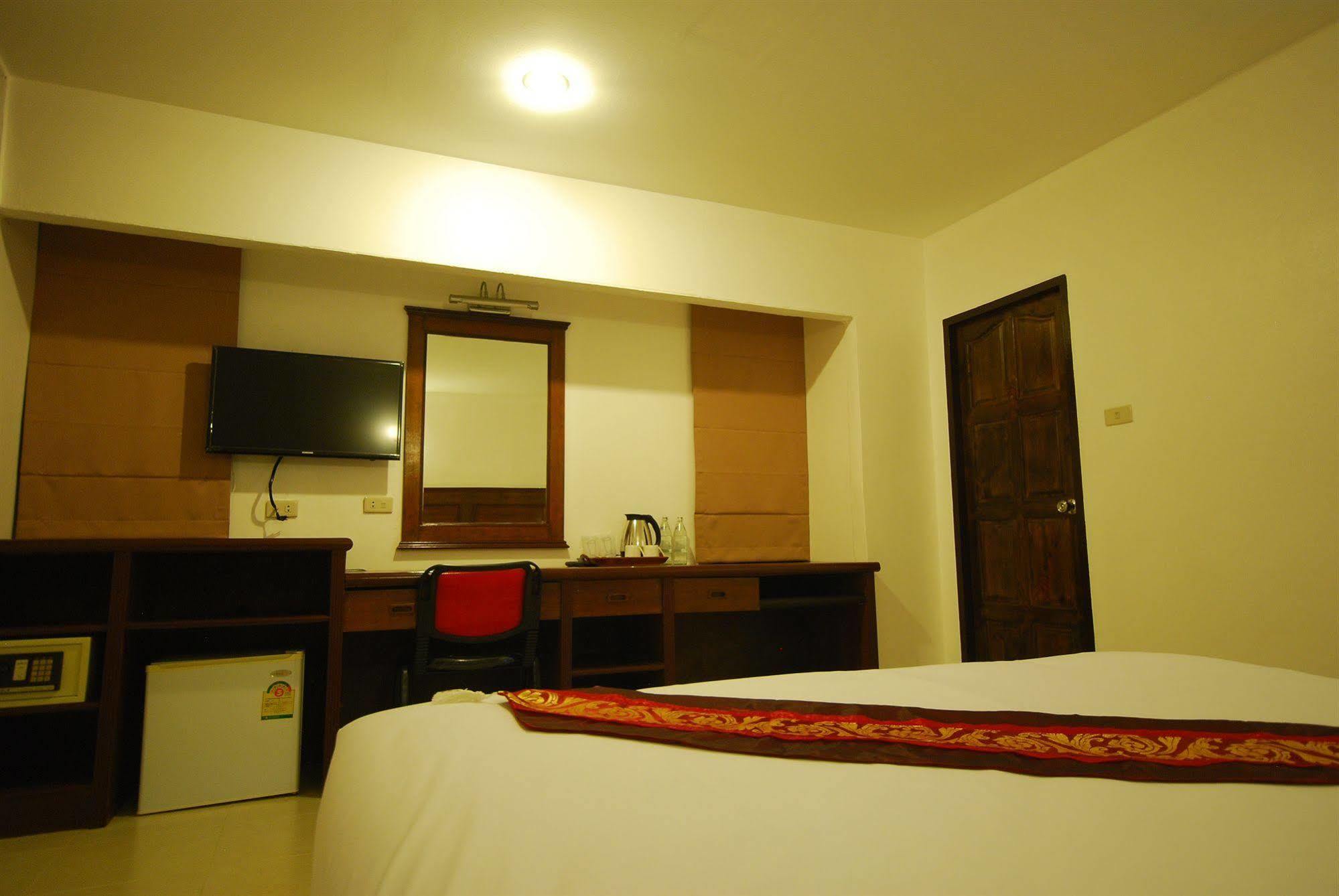 Patong Budget Rooms Exterior photo