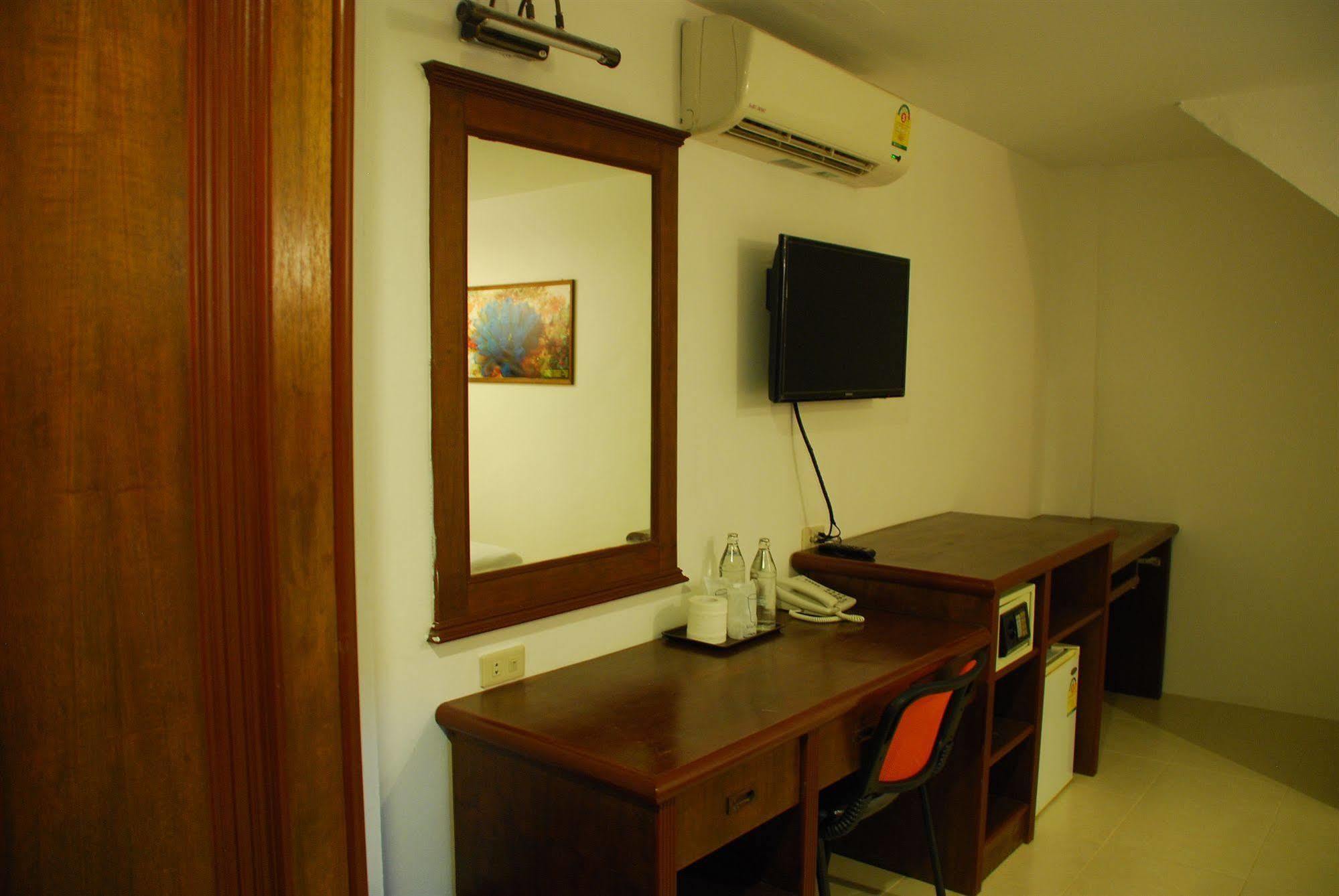 Patong Budget Rooms Exterior photo